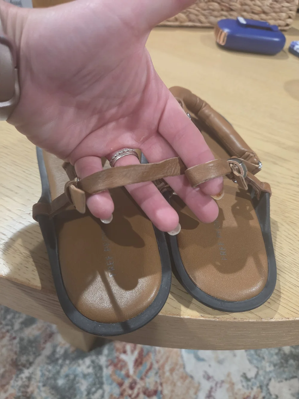People Suncatcher Thong Sandals Cognac Brown Leather Puffy Strap Size 7 Like New